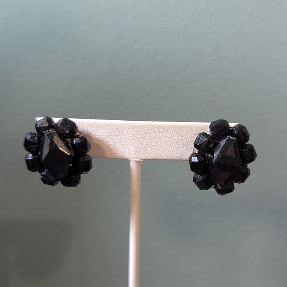🖤 Jet Vintage Black Floral Cluster Earrings Clasp West Germany - Picture 1 of 7